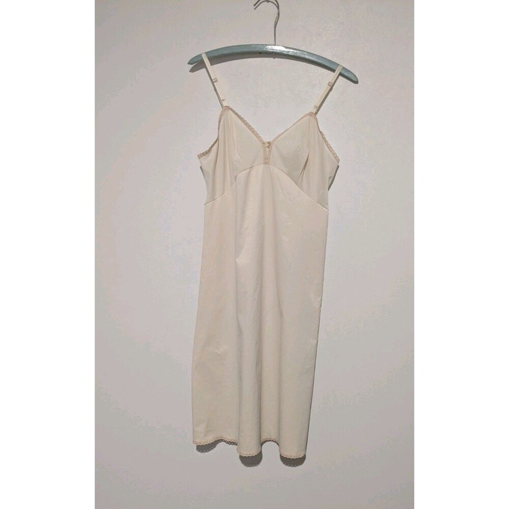 Vintage 70s Vanity Fair Beige Antron Nylon Full Slip Button Lace Trim 32